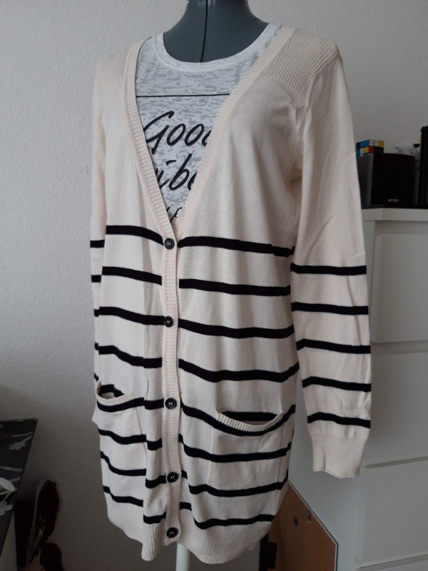 Sehr schöne Longstrickjacke 