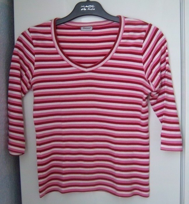 Schönes gestreiftes Shirt mit ¾ Armen