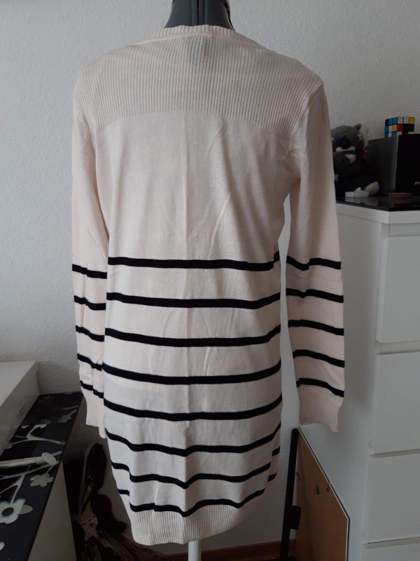 Sehr schöne Longstrickjacke 