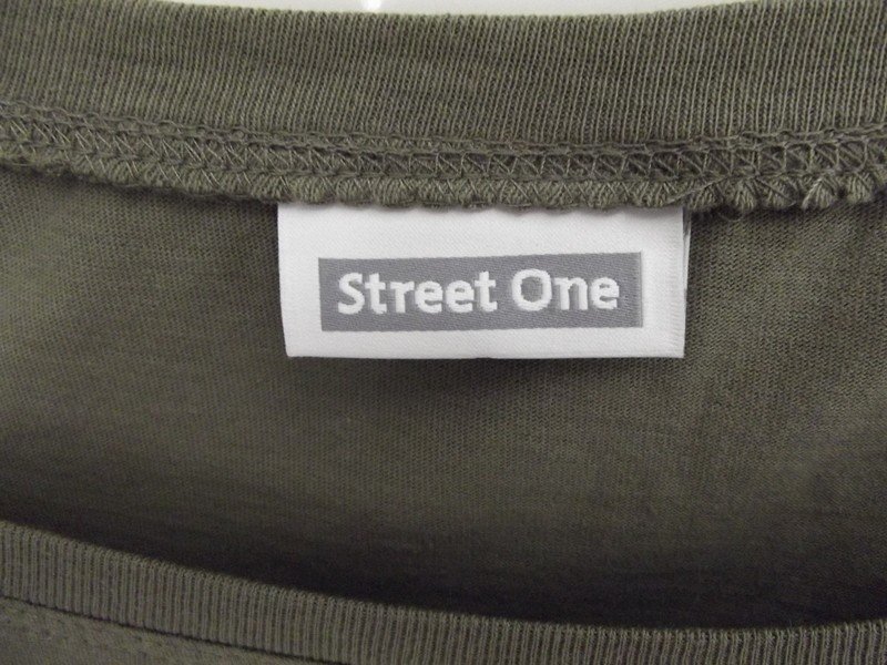 Schönes kurzäremeliges Shirt