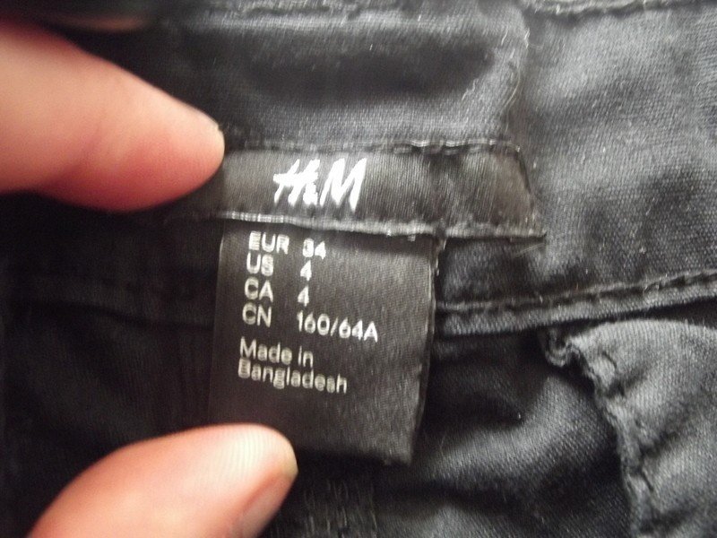  Sehr schöne schwarze Shorts, nur einmal getragen. NEUWERTIG!
