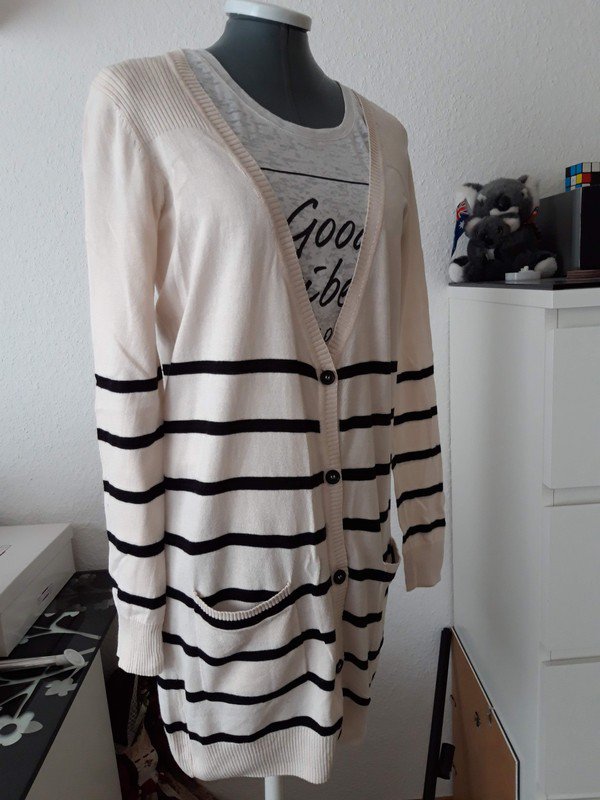 Sehr schöne Longstrickjacke 