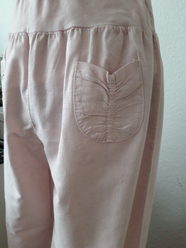Sehr schöne Sommer- Schlupfhose mit Gummizug 