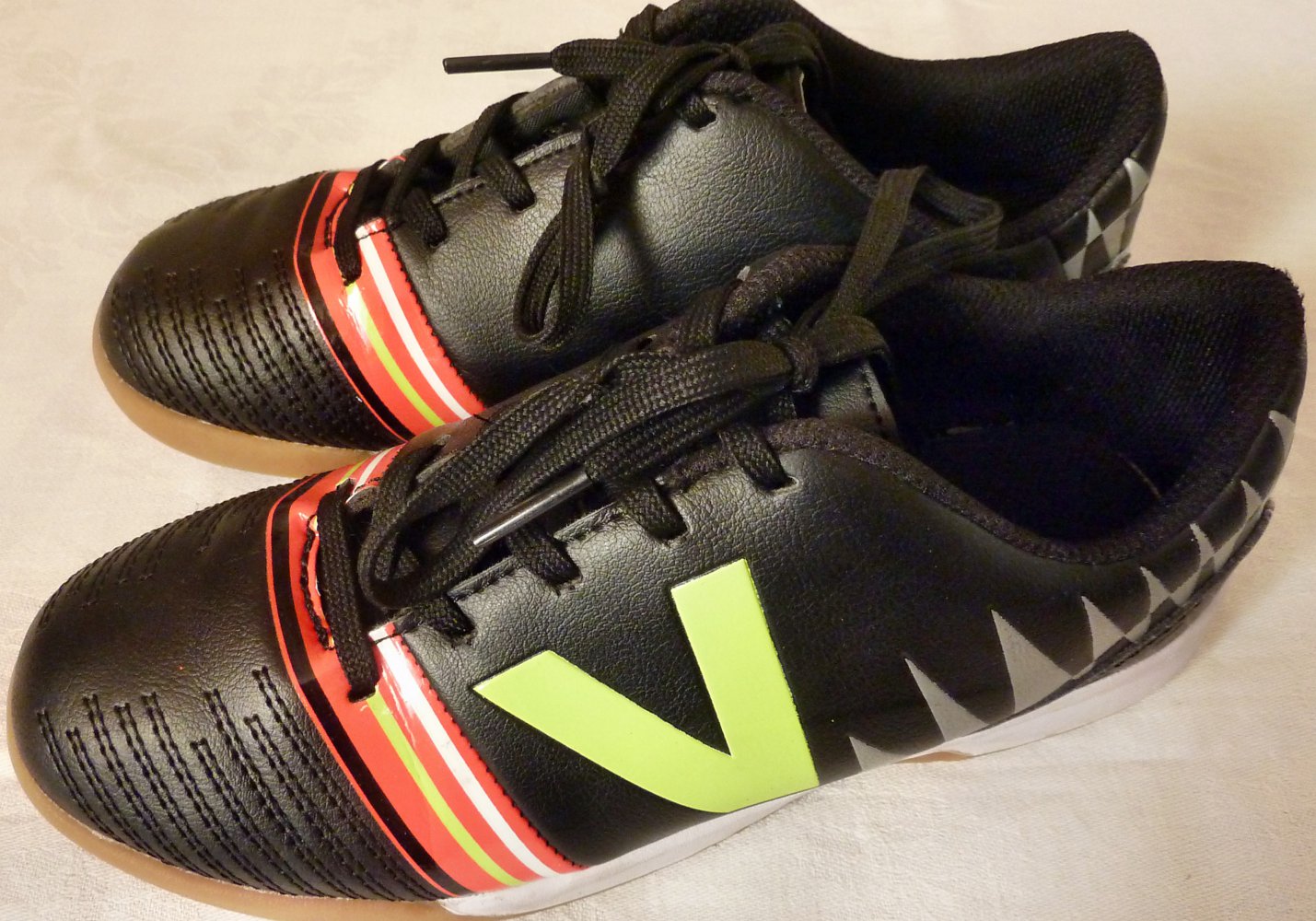 Sportschuhe, Hallenschuhe, Turnschuhe, Gr. 33