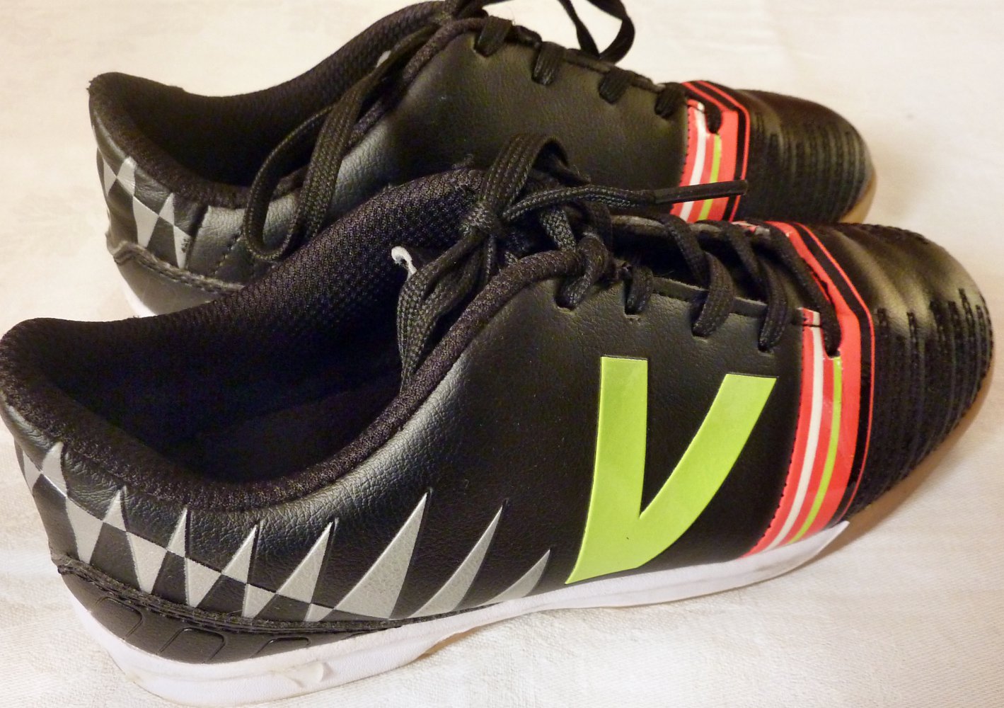 Sportschuhe, Hallenschuhe, Turnschuhe, Gr. 33