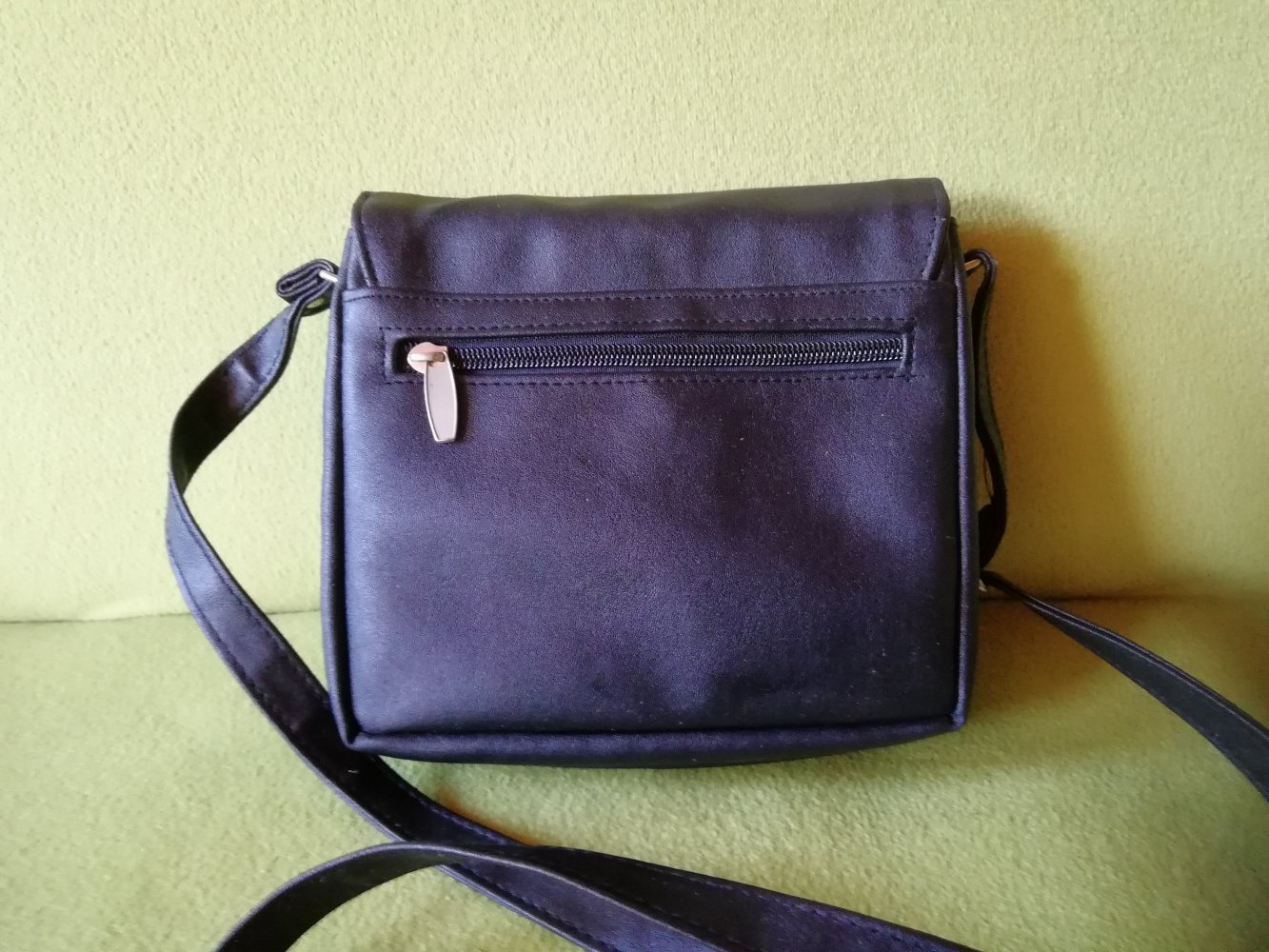 Handtasche klein schwarz Kunstleder