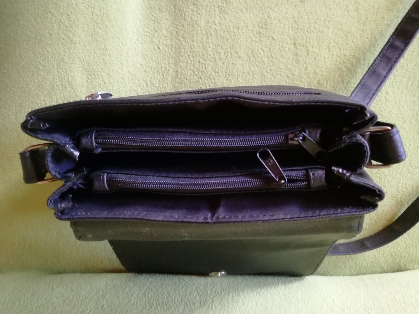  Handtasche klein schwarz Kunstleder