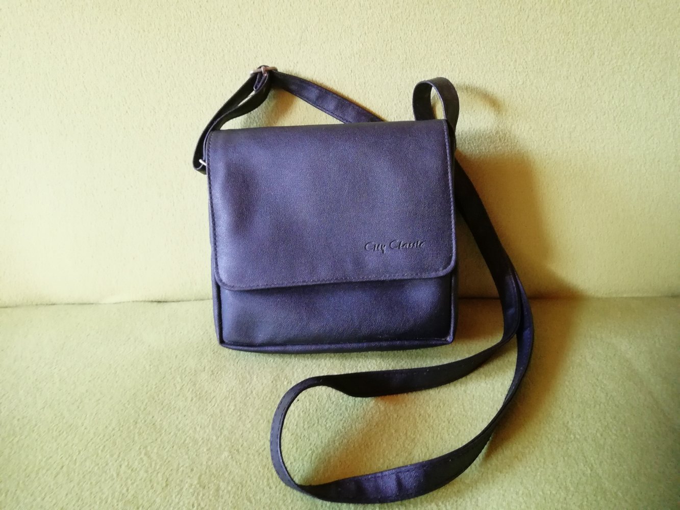  Handtasche klein schwarz Kunstleder