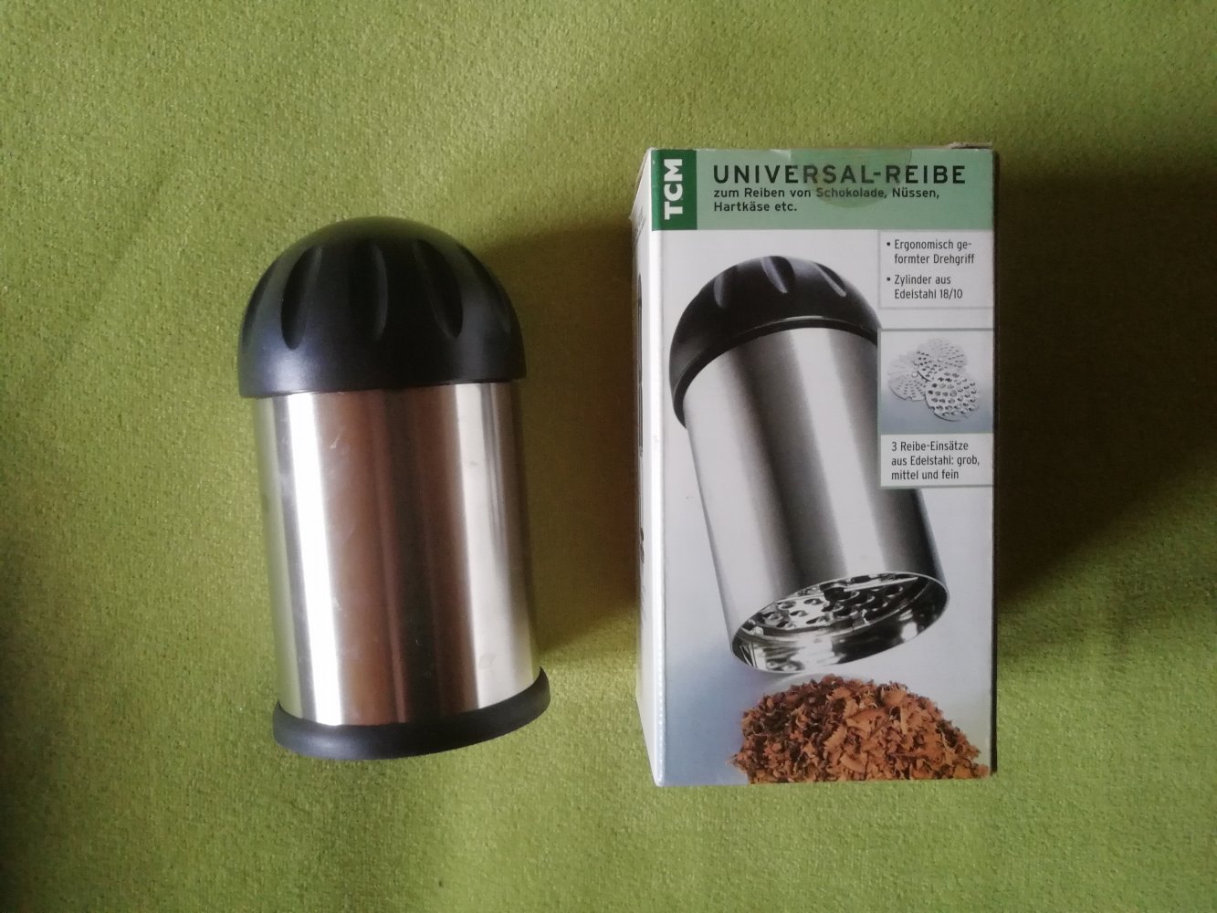  TCM Universalreibe - Nüsse, Schokolade, Hartkäse etc.