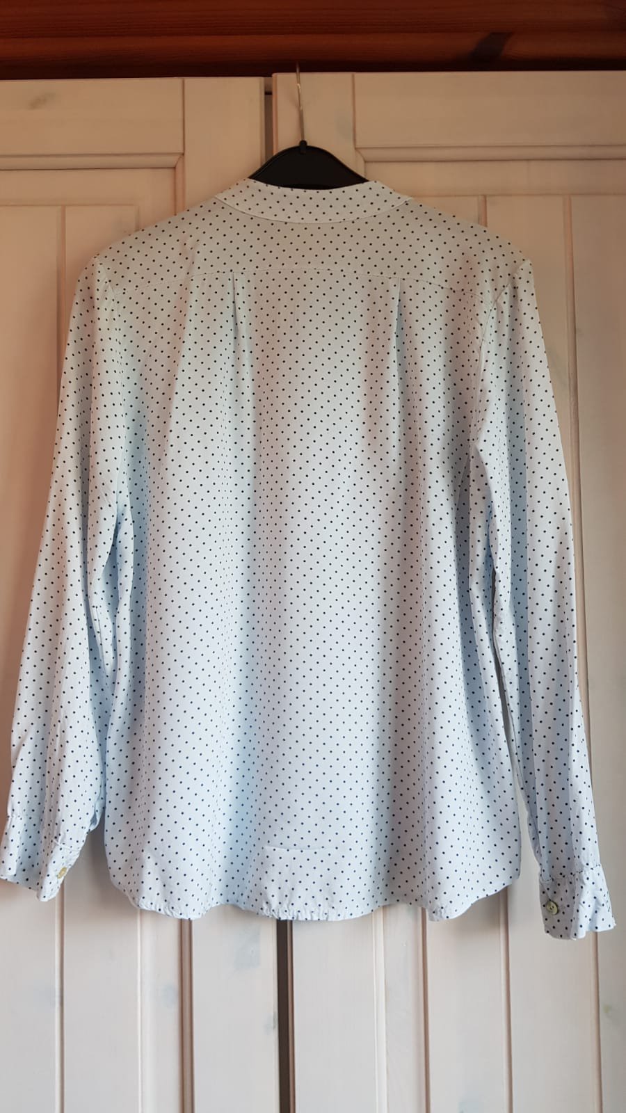 Bluse Hellblau Rüschen Punkte
