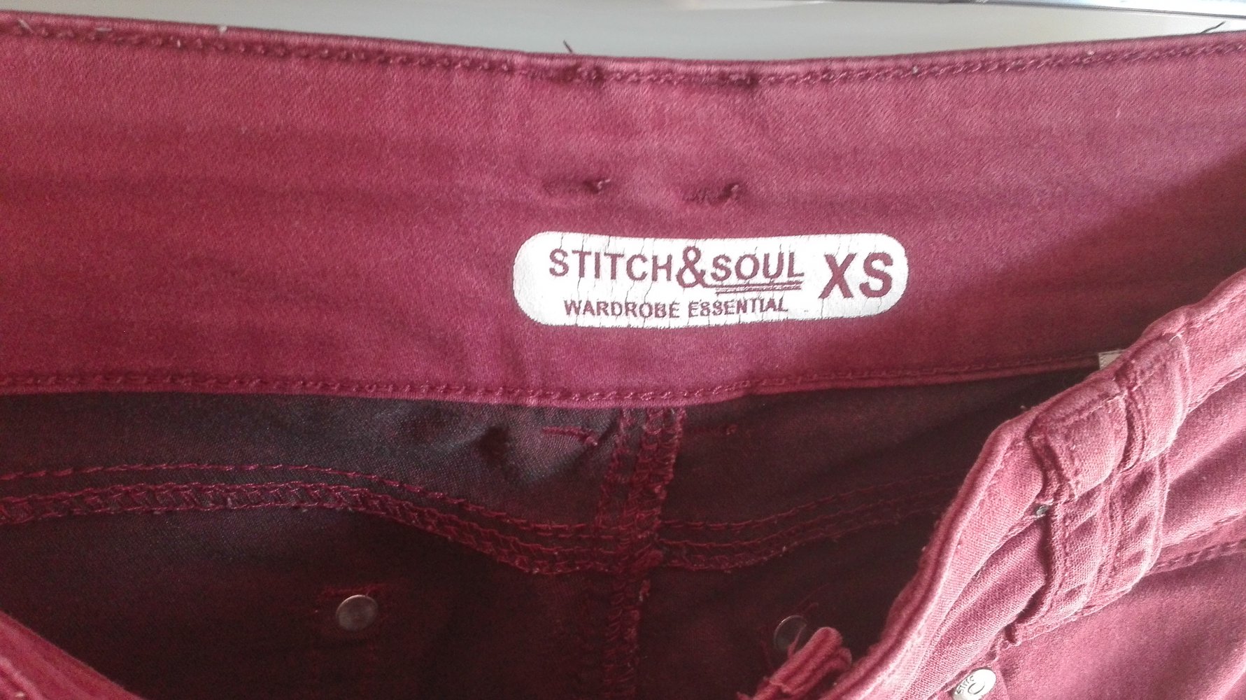 Bordeux weinrote Hose in Größe XS von Stich & Soul