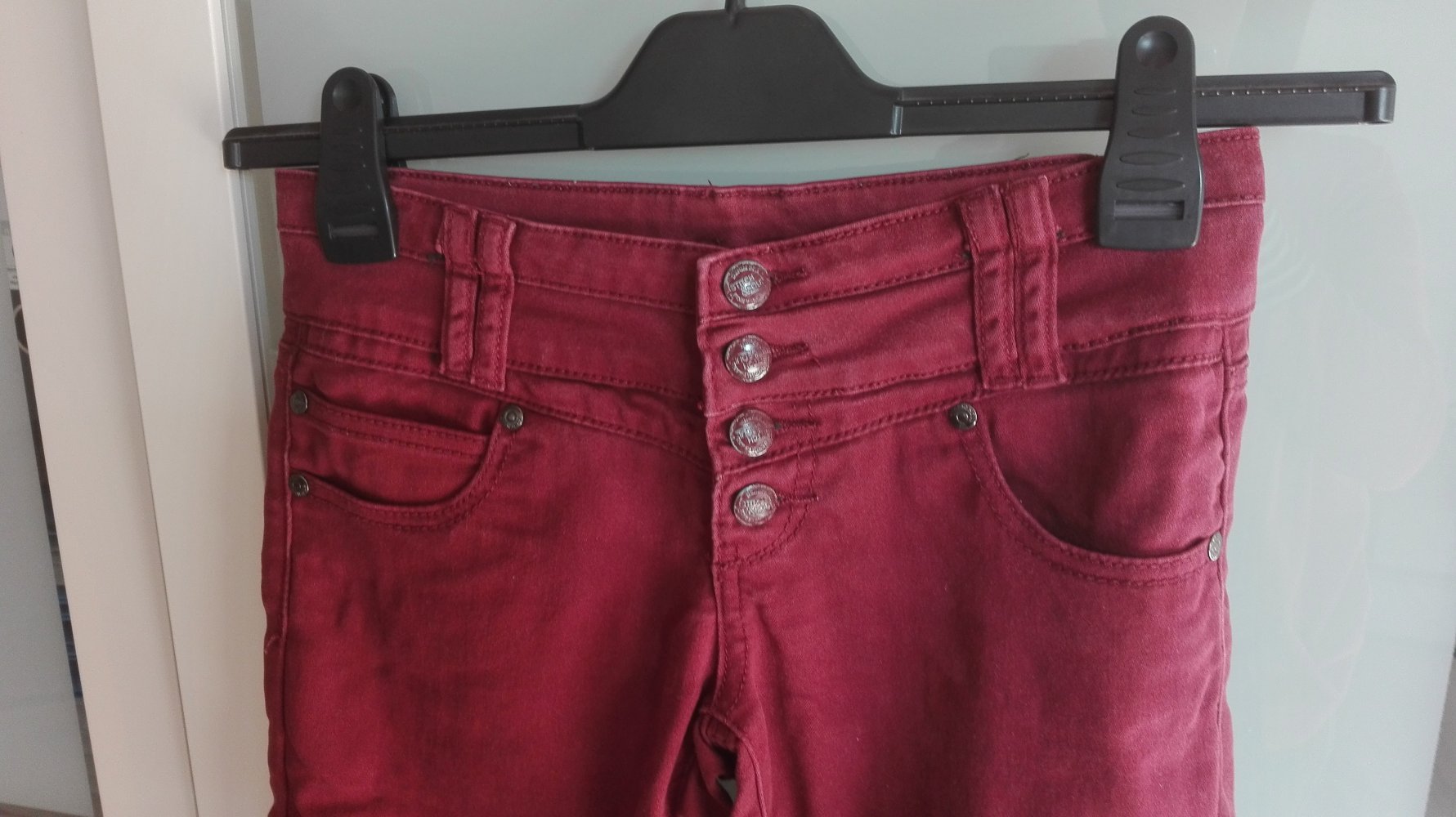 Bordeux weinrote Hose in Größe XS von Stich & Soul
