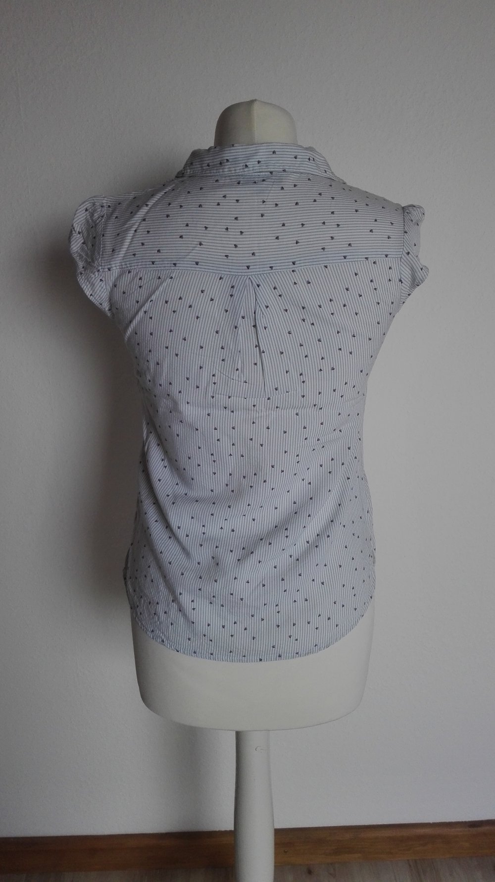 Weiß blau gestreifte Bluse mit Herzen in Größe 34 XS C&A Clockhouse mit leichten Puffärmeln