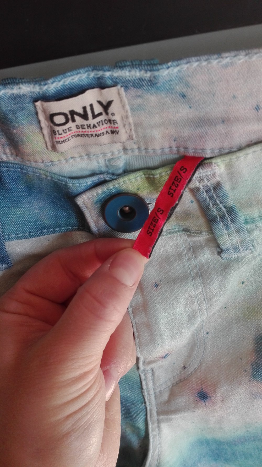 Ausgefallene Hose mit Pastell-Batik-Muster Größe S ONLY stretch