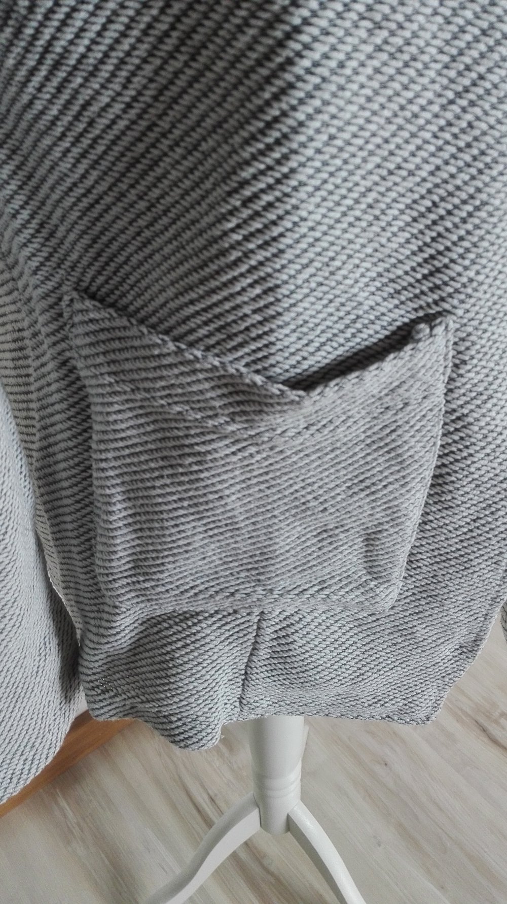 Grau weiß mellierter Cardigan von Clockhouse / C&A mit Kragen und Taschen in Größe 36