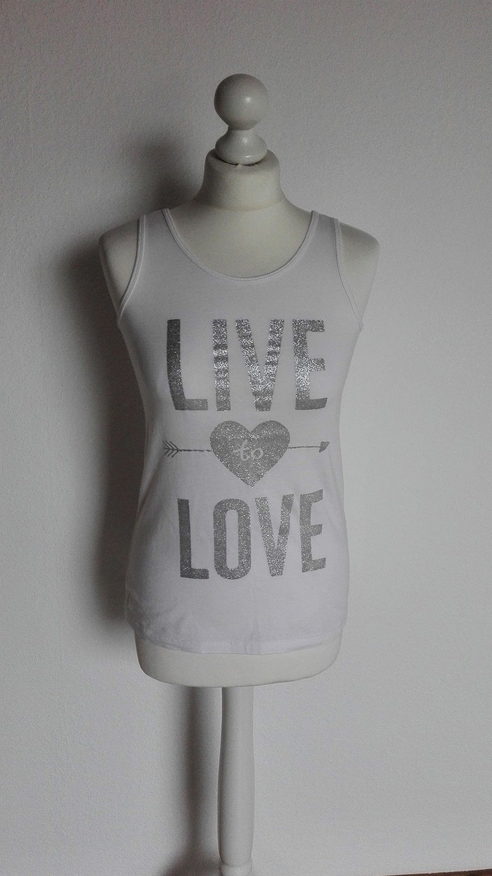 Weißes Top mit Aufschrift Live to Love Größe 34 36 XS S 