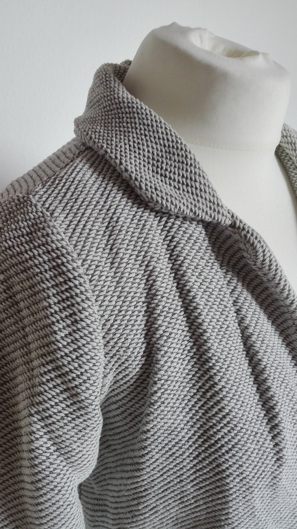 Grau weiß mellierter Cardigan von Clockhouse / C&A mit Kragen und Taschen in Größe 36