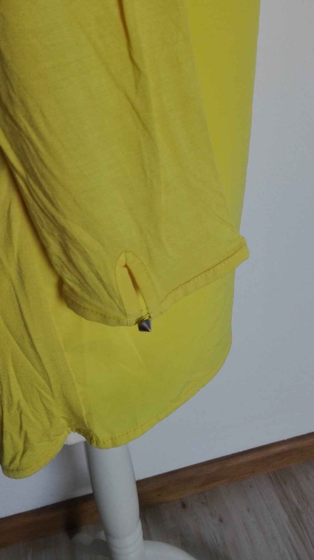 Gelbe Bluse von Orsay in Größe S 36 mit kleinen silber farbenen Knöpfen RundhalsausschnittBüro Buisness schick