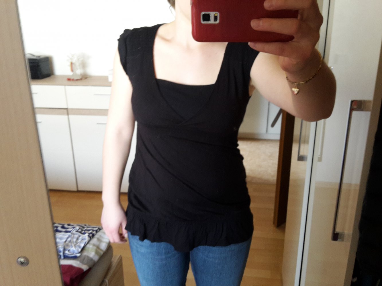 schwarzes längeres T-Shirt mit Gummibund