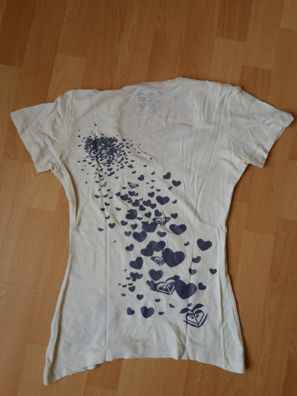 gelbes T-Shirt von Roxy mit einem Herzen