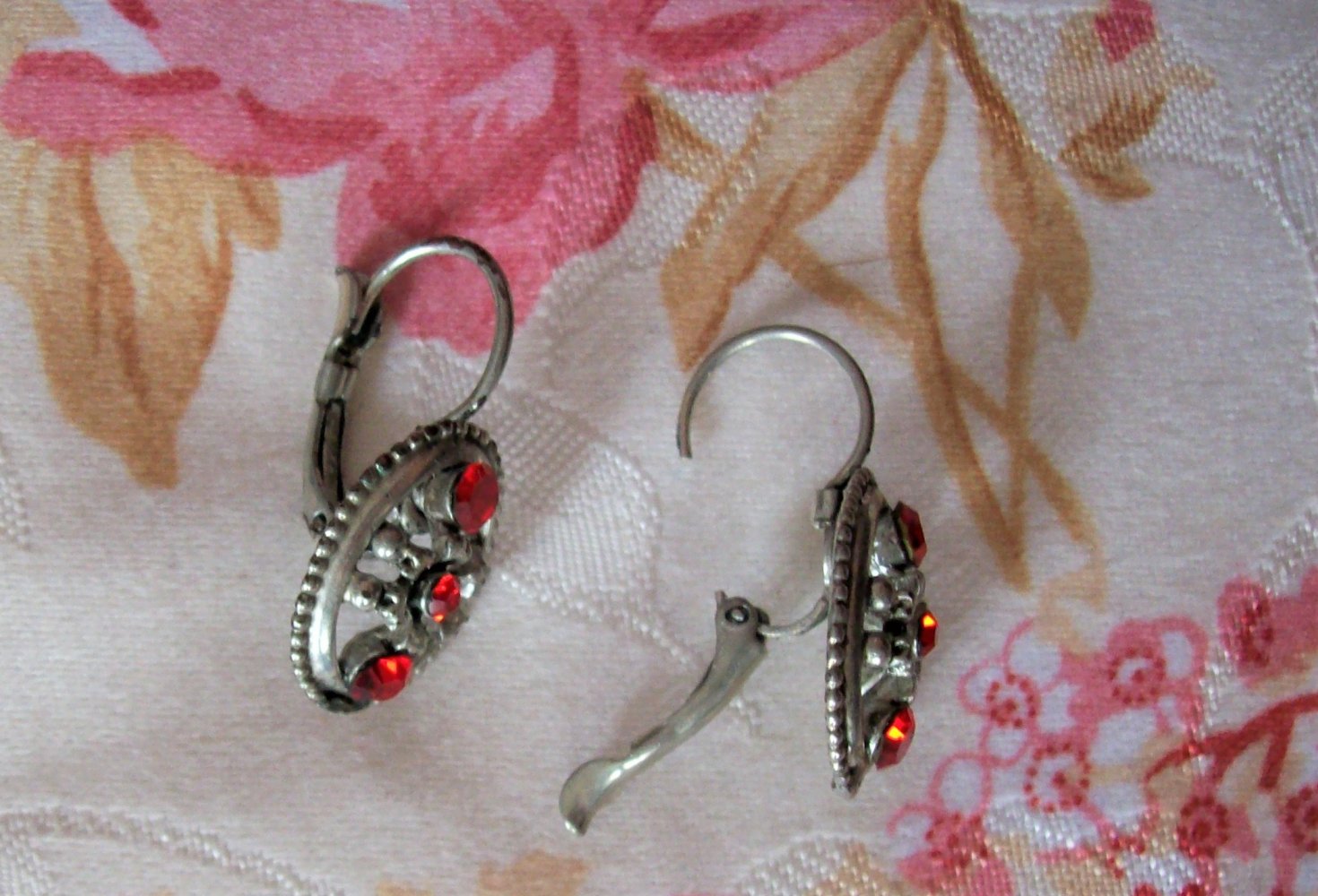 Ohrringe Ohrhänger, Metall, Glassteine knallrot