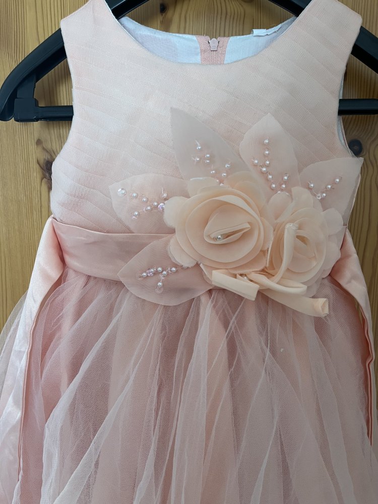 Schönes festliches Kleid für kleine Prinzessinnen