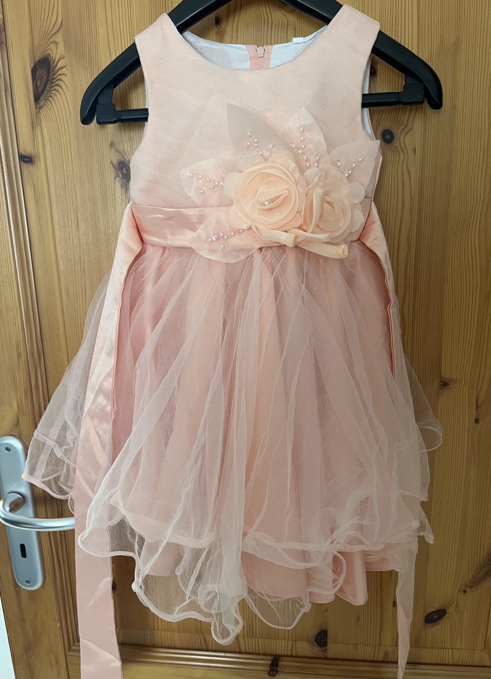 Schönes festliches Kleid für kleine Prinzessinnen