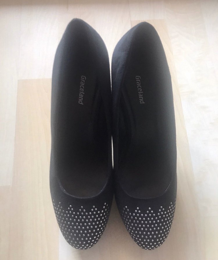 Schwarze Pumps gr.39 neuwertig Nieten Ziersteinchen