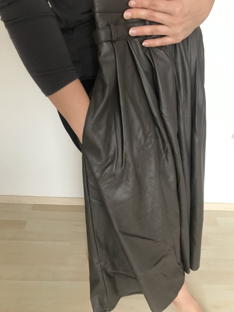 Kunstlederrock weitschingend Gr.36 taupe neu