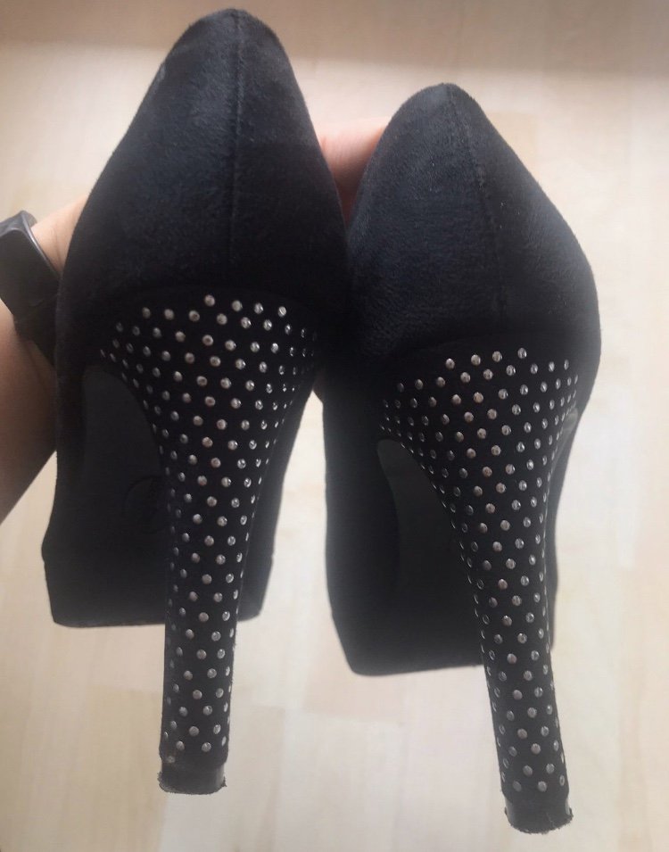 Schwarze Pumps gr.39 neuwertig Nieten Ziersteinchen