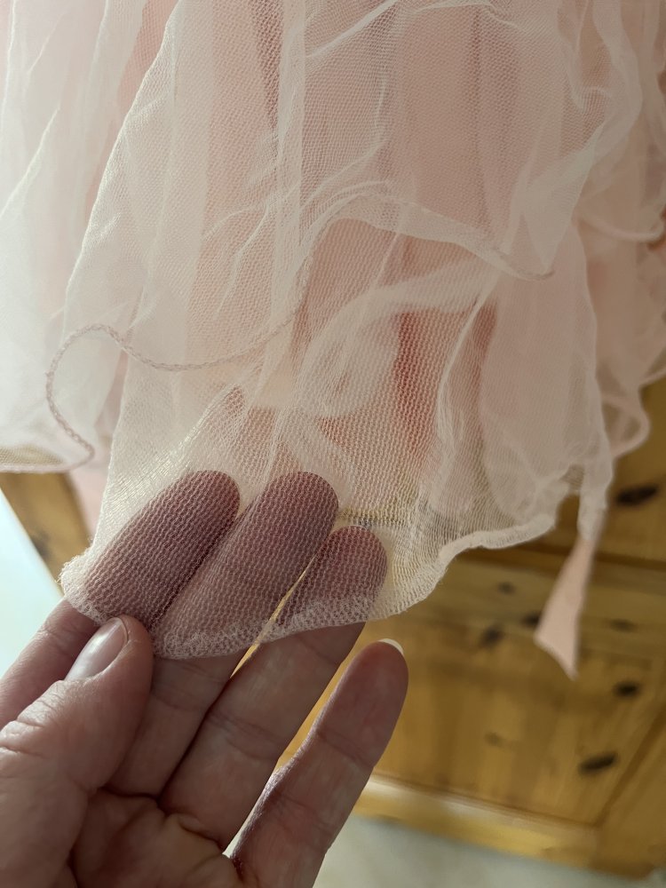 Schönes festliches Kleid für kleine Prinzessinnen