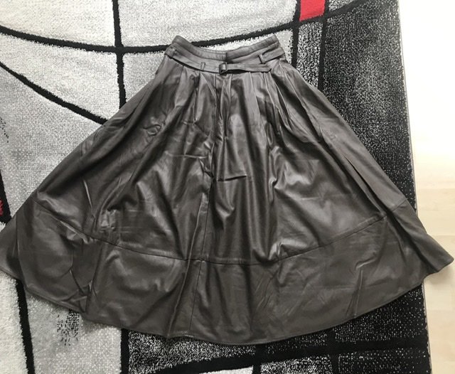Kunstlederrock weitschingend Gr.36 taupe neu
