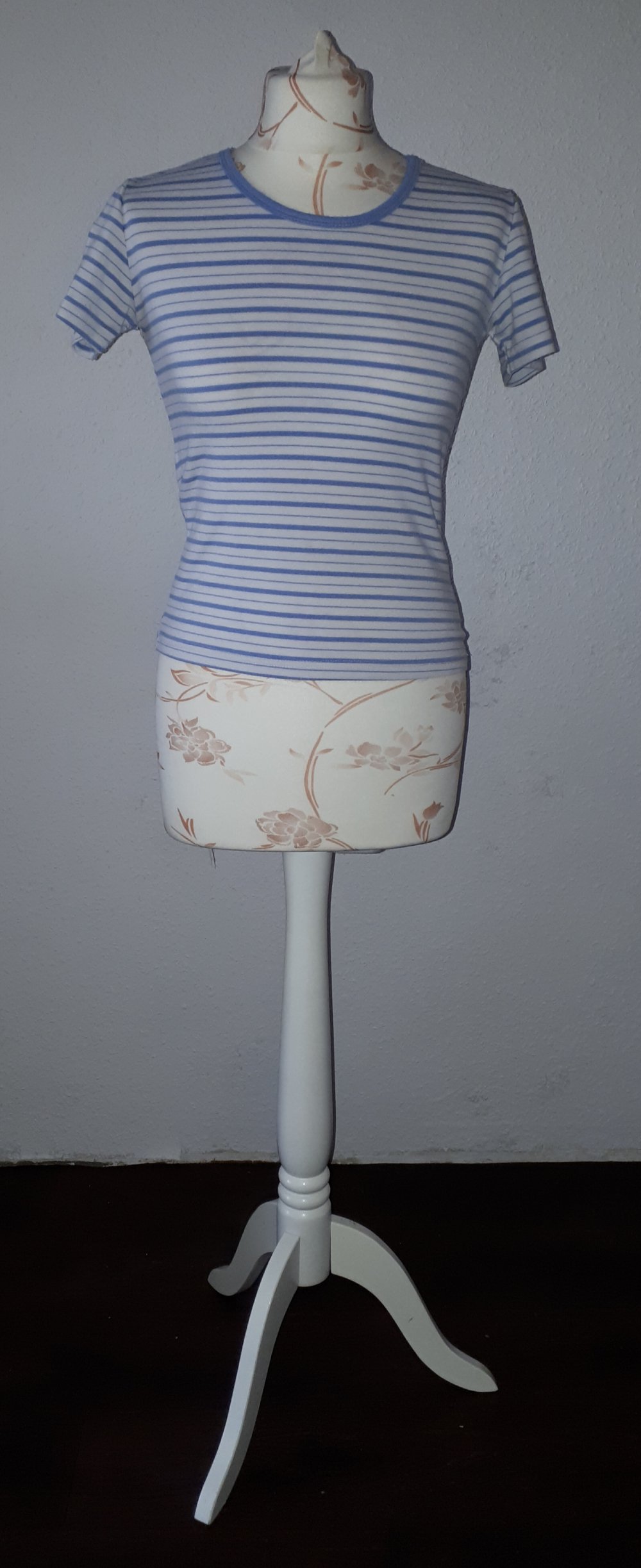 Süßes gestreiftes Shirt