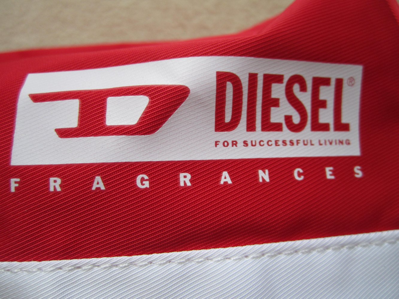 Diesel Kosmetiktasche Kulturbeutel rot-weiß NEU OVP