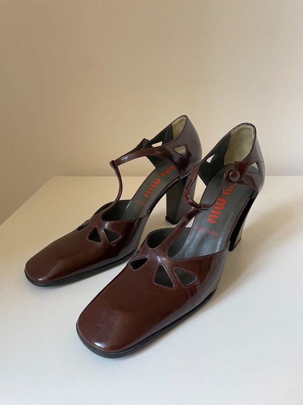 Miu Miu Runnway Pumps – Mary Janes in Burgundy-Lackleder 2001