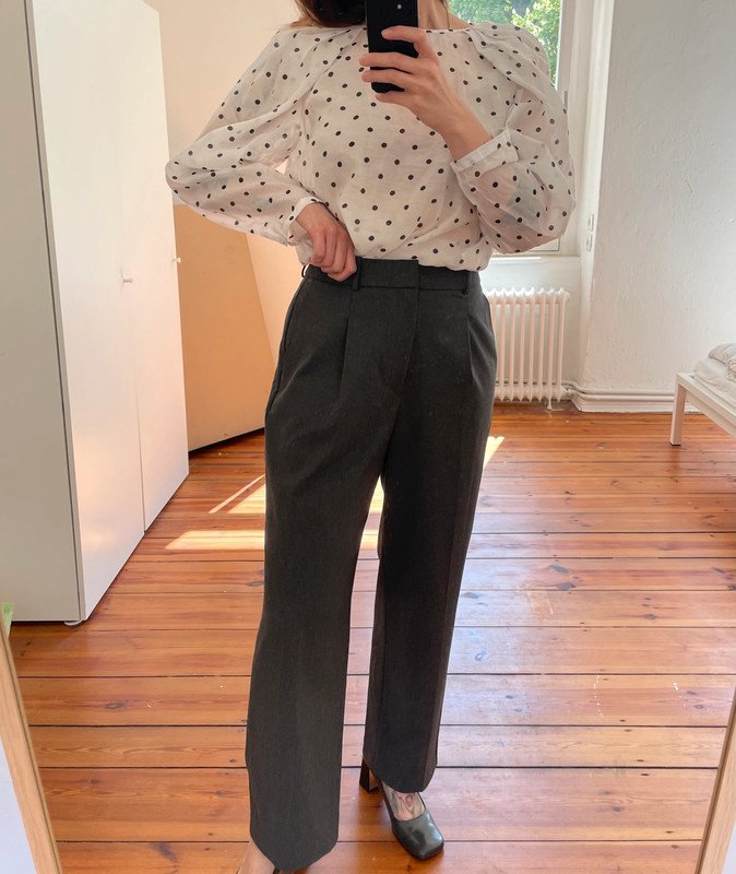 Mango Bluse mit Punkten Polkadots leichte Schlupfbluse geraffte Schulter
