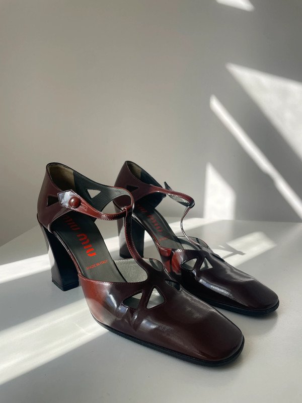 Miu Miu Runnway Pumps – Mary Janes in Burgundy-Lackleder 2001