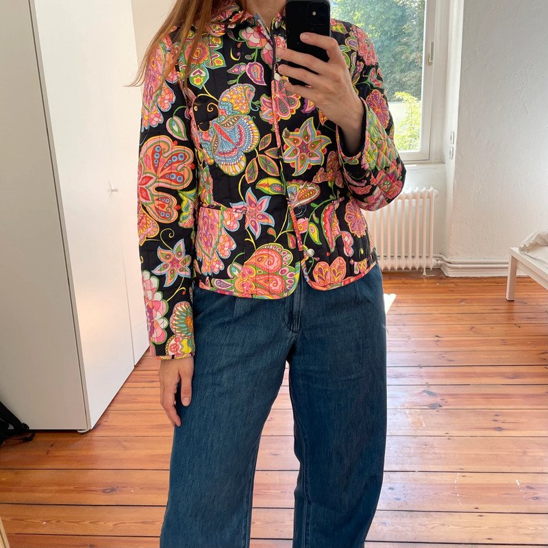 Escada gesteppte bunte Jacke mit Blumenmuster