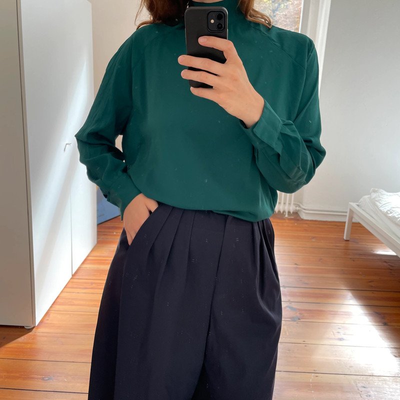 Vintage Bluse Secondhand lang mit Stehkragen