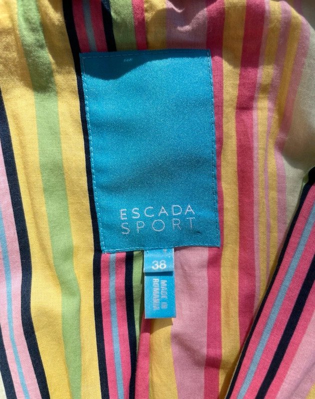 Escada gesteppte bunte Jacke mit Blumenmuster