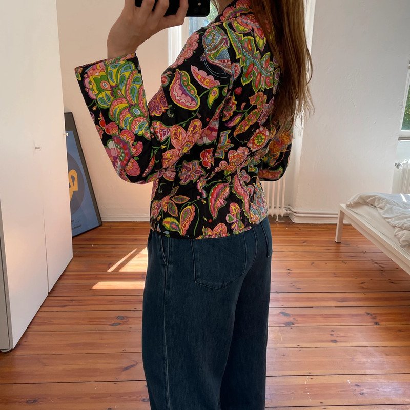 Escada gesteppte bunte Jacke mit Blumenmuster