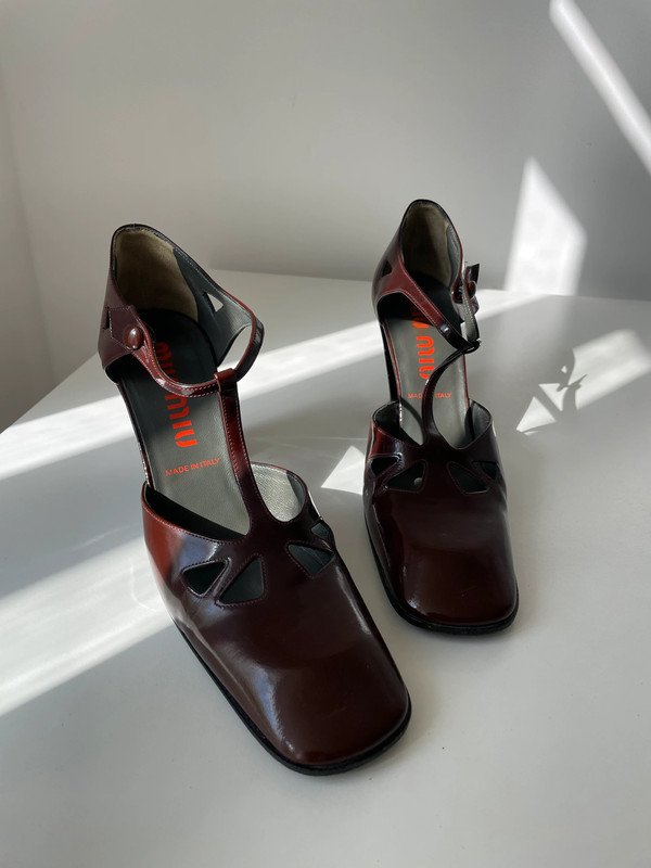 Miu Miu Runnway Pumps – Mary Janes in Burgundy-Lackleder 2001