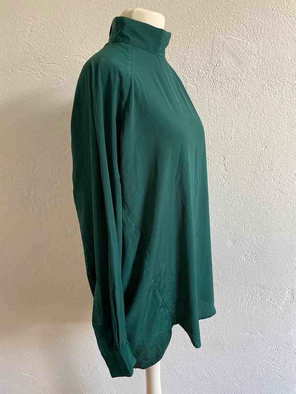 Vintage Bluse Secondhand lang mit Stehkragen