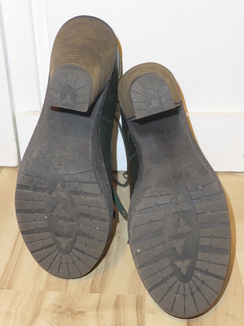 grüne Stiefeletten