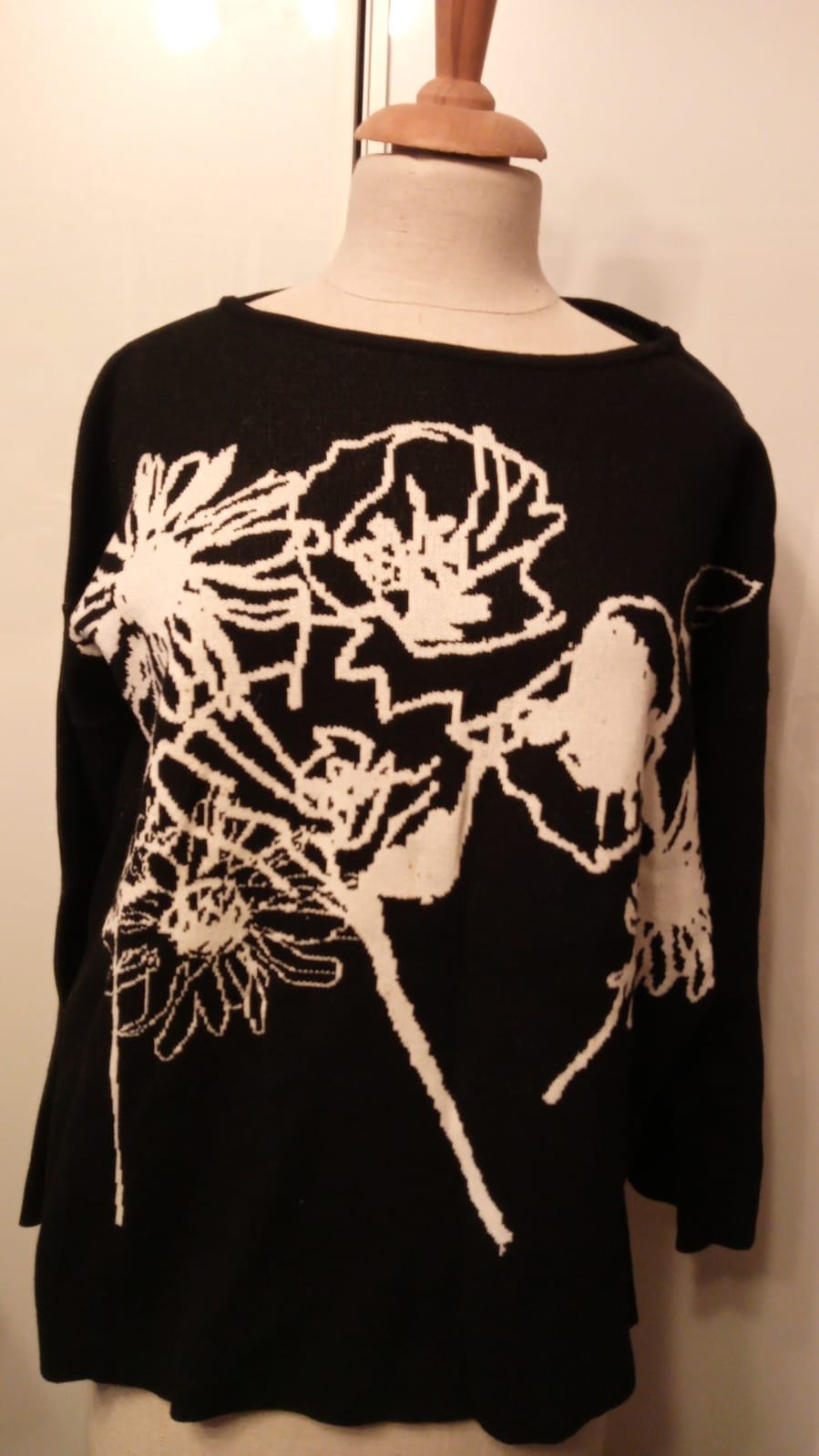 Pullover Pulli schwarz weiß Blumen Onesize Gr. S / M / L Oversize