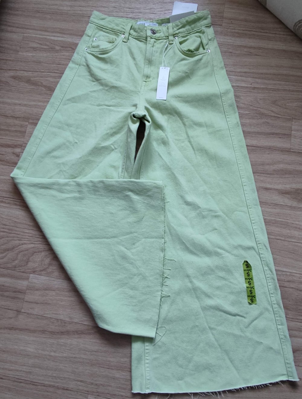 Bershka Schlagjeans Gr.S NEU mit Etikett