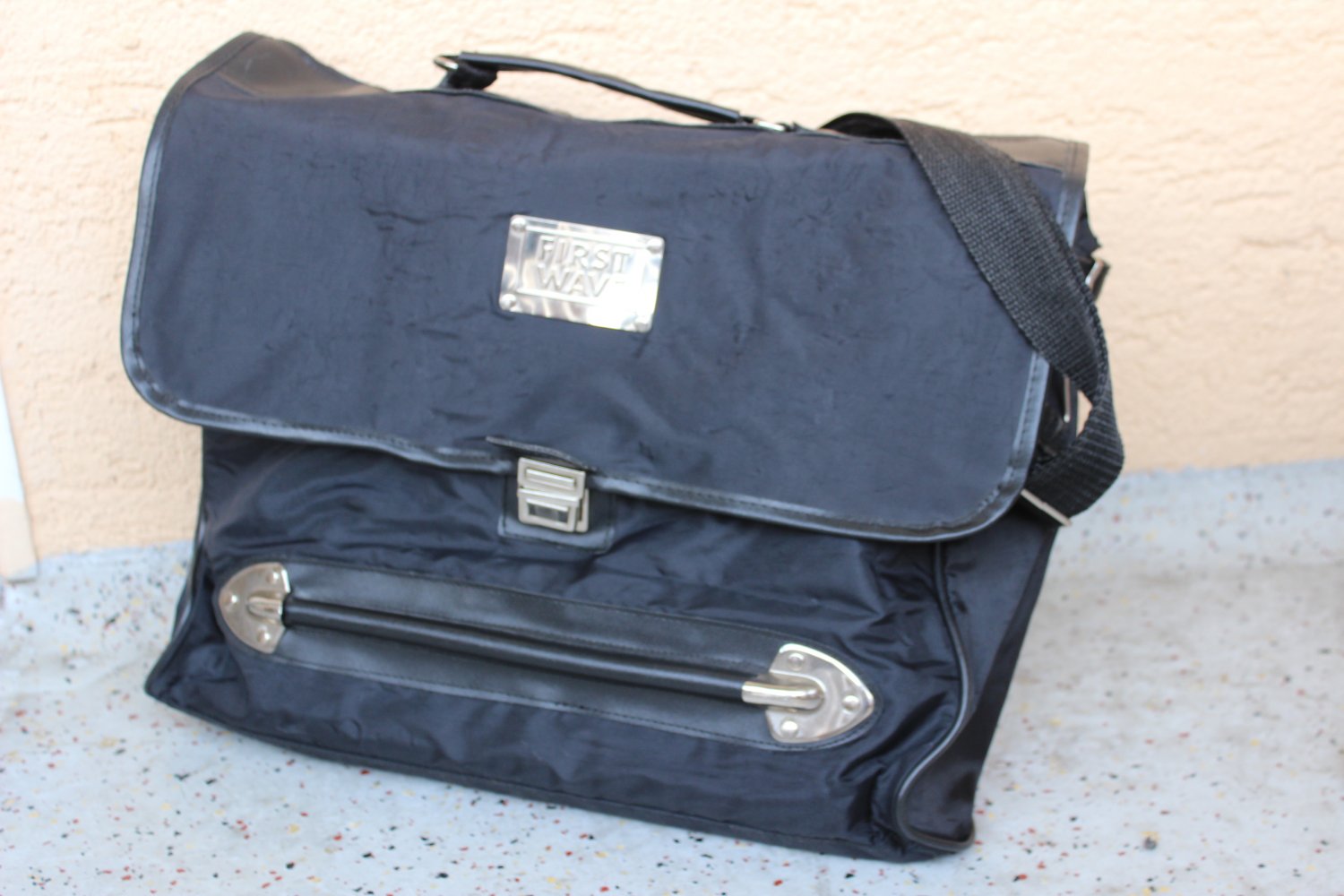 FIRST WAVE Vintage 80-er Schultertasche Old School Retro Business Laptop-Tasche 37x30x10 vm schwarz