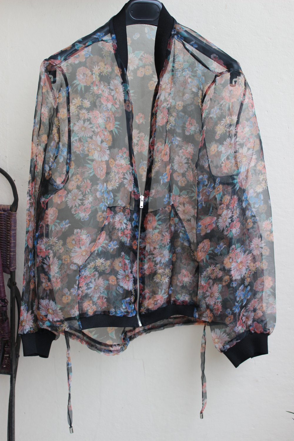Stradivarius Blouson transparent schwarz geblümt