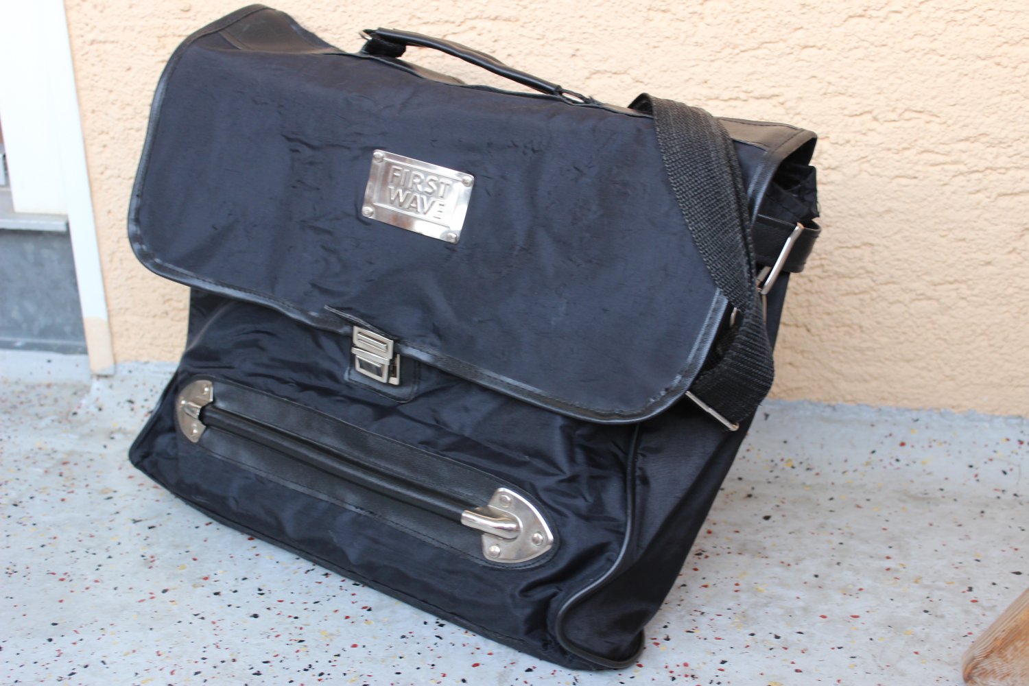 FIRST WAVE Vintage 80-er Schultertasche Old School Retro Business Laptop-Tasche 37x30x10 vm schwarz
