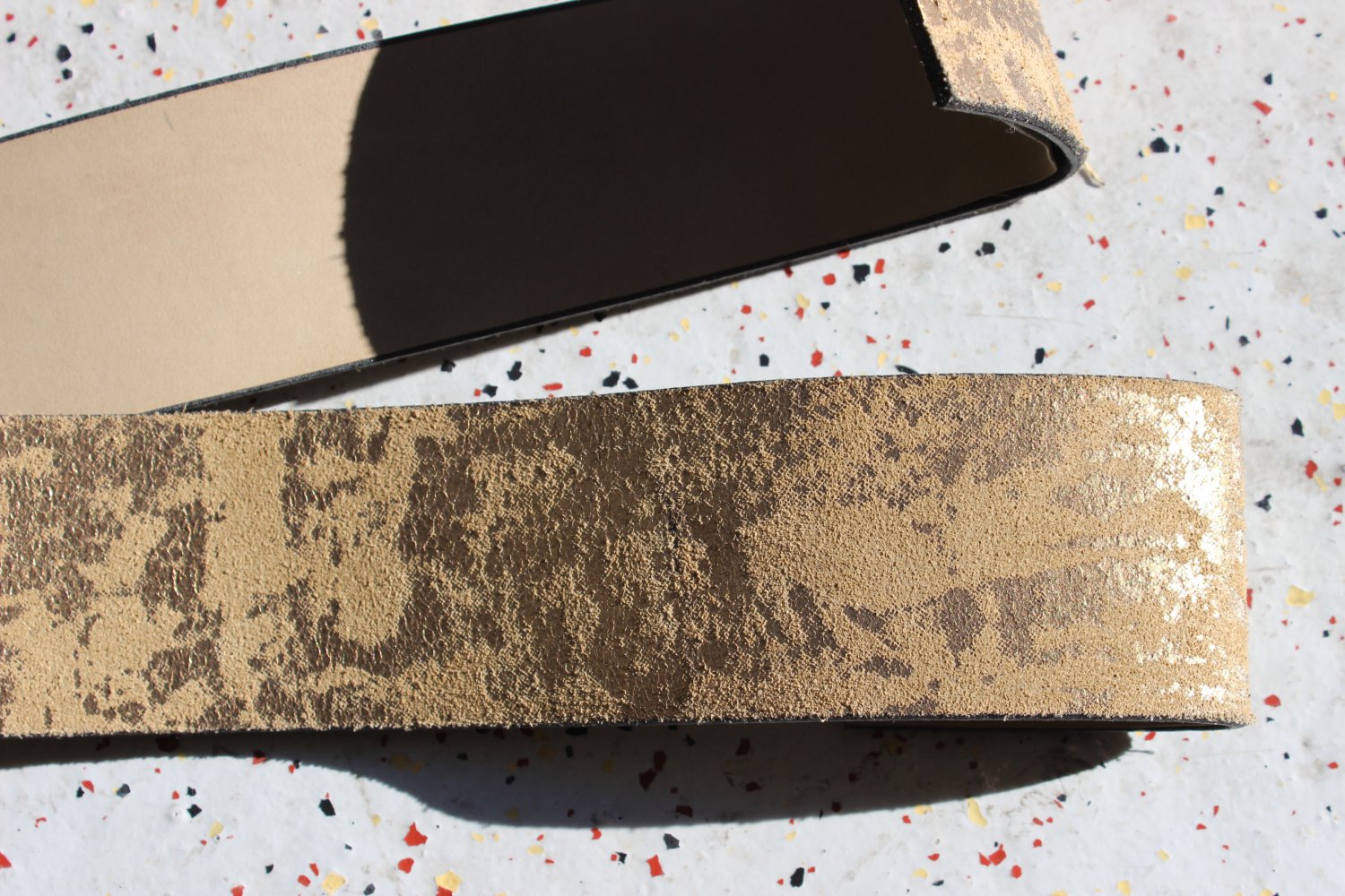 NEU! Gürtel 5,5 cm Wildleder braun Gold-geprägt